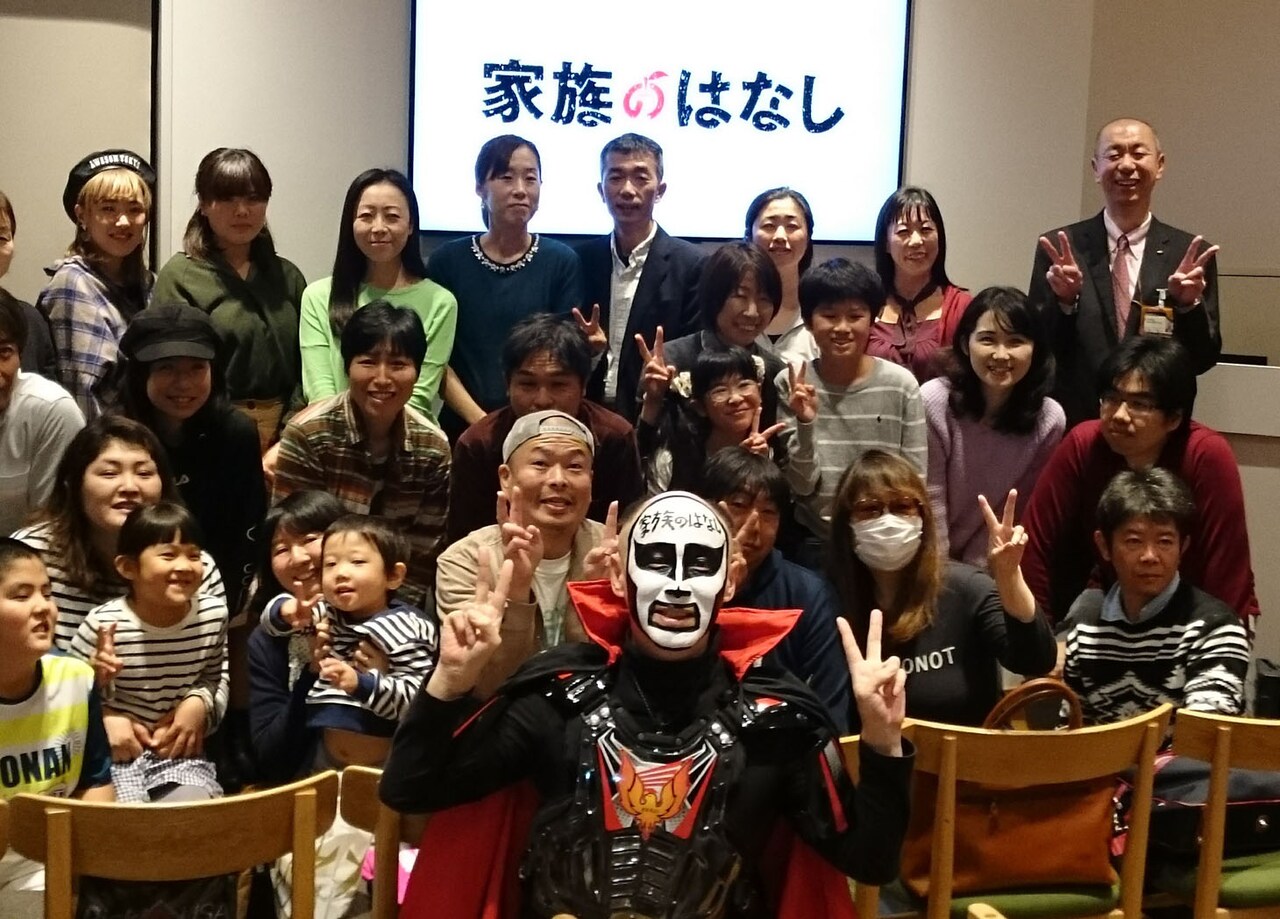 鉄拳「家族のはなし」公開記念トークショー、しんみりムードをネタで払拭