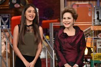 左から池田美優、デヴィ夫人。(c)日本テレビ