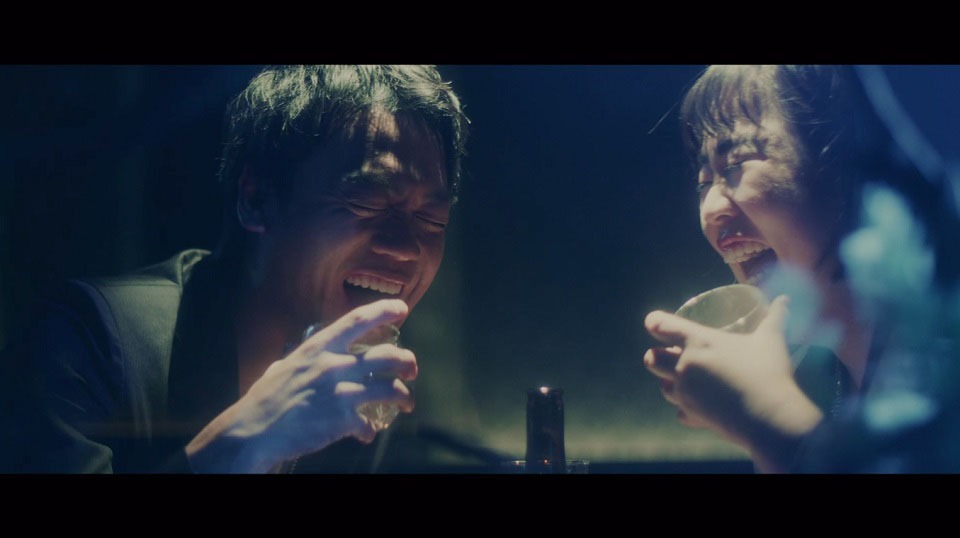 吉本坂46「泣かせてくれよ」のMVより。