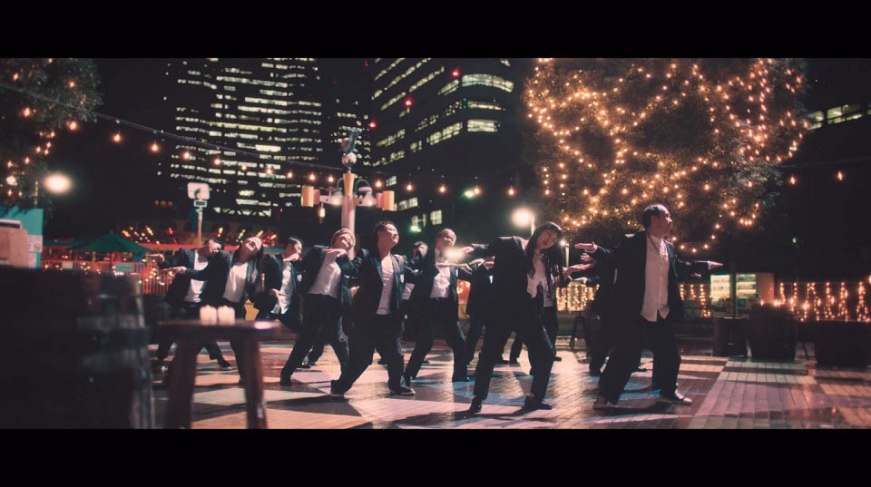 吉本坂46「泣かせてくれよ」のMVより。