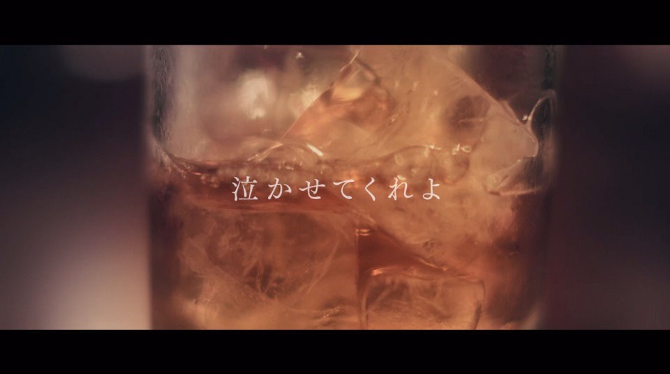 吉本坂46「泣かせてくれよ」のMVより。