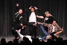 「みつあみ」を真似して謎のポーズを披露するジャングルポケット、渡辺直美、ジェラードン。