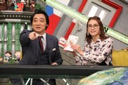 「全力！脱力タイムズ」に出演する（左から）ジャングルポケット斉藤、秋元才加。(c)フジテレビ
