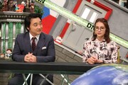 （左から）ジャングルポケット斉藤、秋元才加。(c)フジテレビ