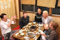 ゲストの山口もえ（左から2人目）。(c)フジテレビ