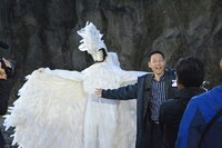 「今田・東野 世界へ飛ぶ ～The phoenix to the world～」ロケ中の様子。