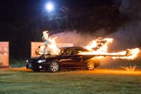 「今田・東野 世界へ飛ぶ ～The phoenix to the world～」ロケ中の様子。