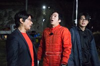 「今田・東野 世界へ飛ぶ ～The phoenix to the world～」ロケ中の様子。