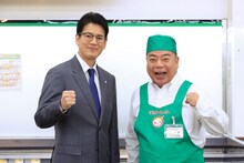 「ハラスメントゲーム」で共演した唐沢寿明（左）、出川哲朗（右）。