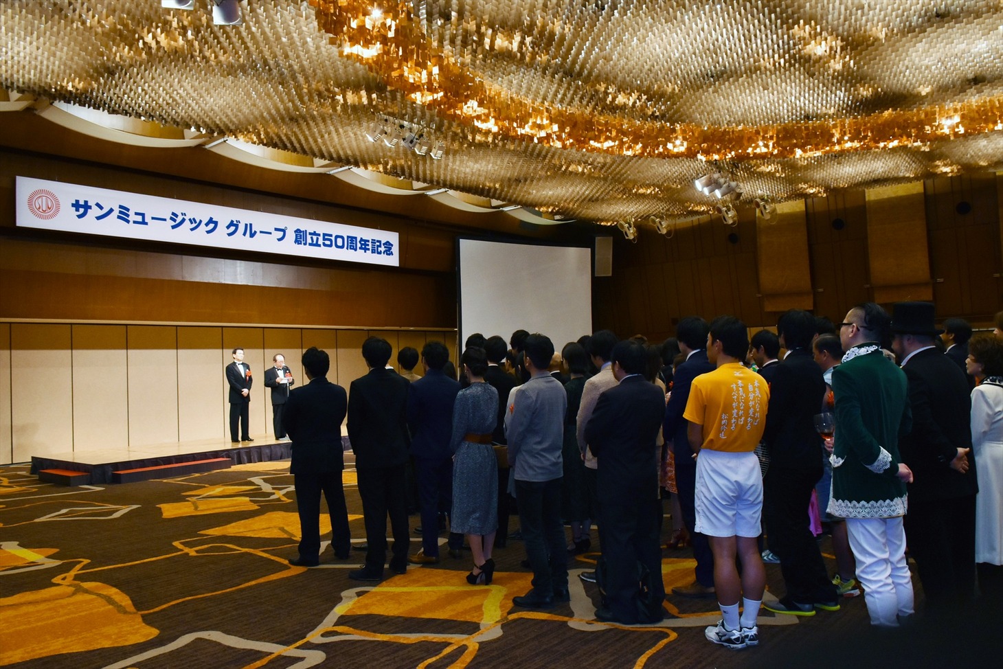 「サンミュージック グループ創立50周年記念式典」のワンシーン。