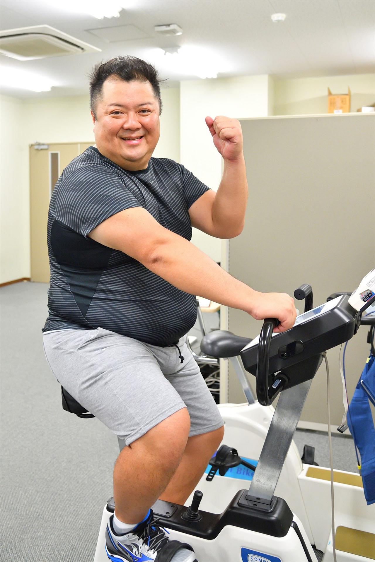 フルマラソンに挑戦するブラックマヨネーズ小杉。(c)MBS