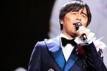 歌うバカリズム。(c)日本テレビ