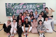 「土曜プレミアム『さんま&女芸人お泊まり会 人生向上の旅』」の出演者たち。(c)フジテレビ