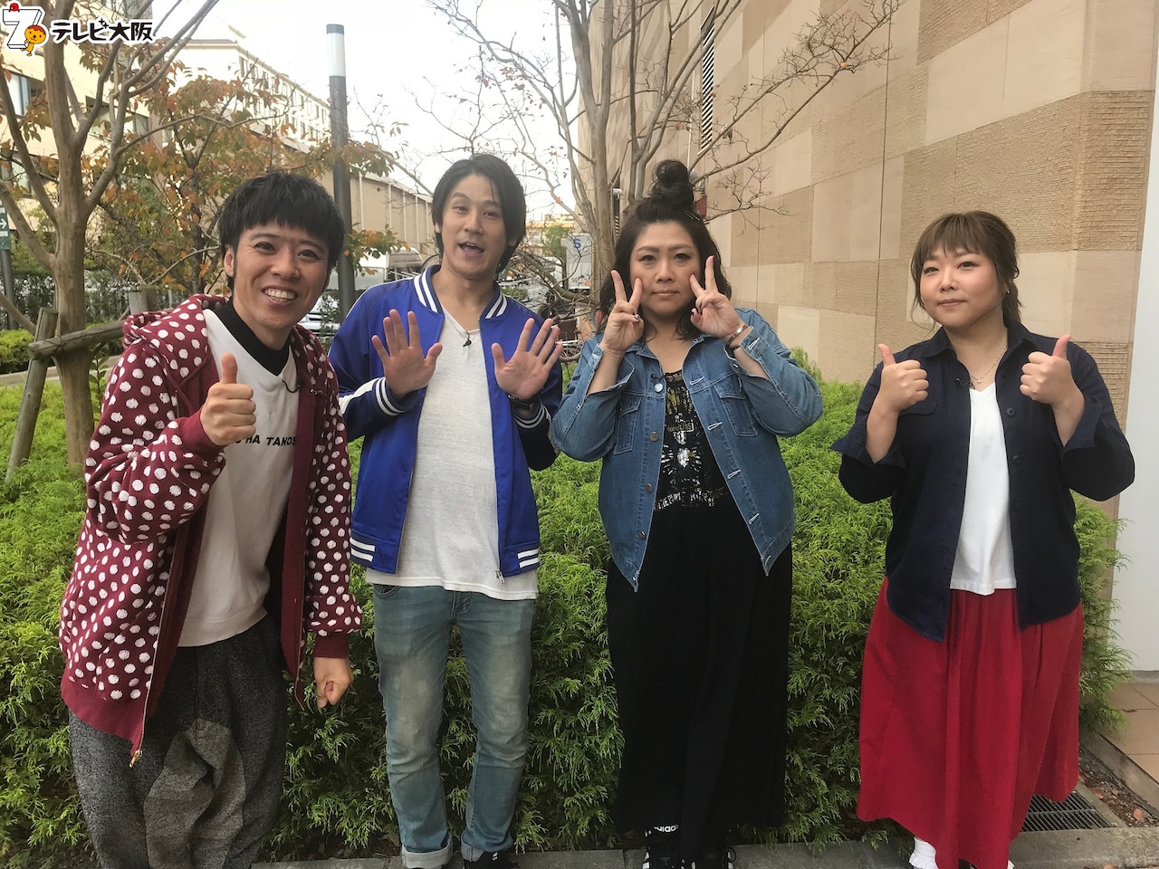 左からスマイル、海原やすよ ともこ。