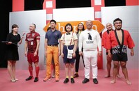 「輝け！インパクト芸人大賞」に出場する芸人たち。