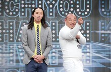 「輝け！インパクト芸人大賞」に出場するトム・ブラウン。