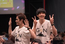 撮影タイムで客席を回る祇園。