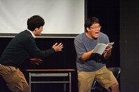 コント「親子」のワンシーン。