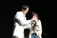 公開プロポーズの様子。