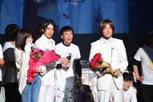 左からめぐみさん、スマイル瀬戸、スマイルよしたか、瀬戸に扮するアインシュタイン稲田。