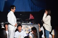 公開プロポーズの様子。