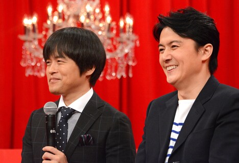 左からバカリズム、福山雅治。