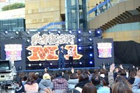 しゃかりきが前説と中説で会場を温めた。