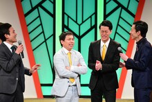 涙をこらえきれない霜降り明星。