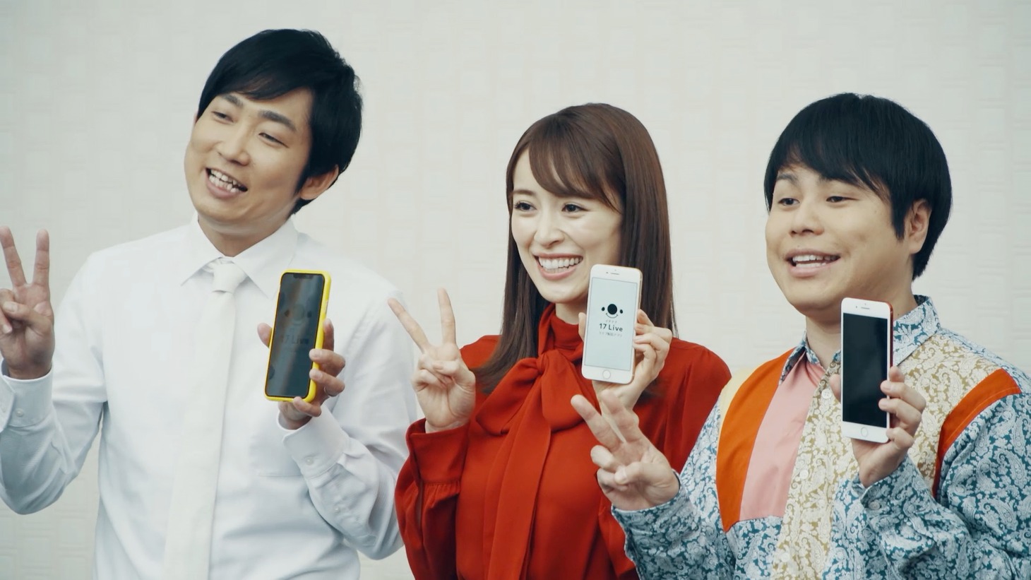 CM撮影を終えた（左から）NON STYLE石田、泉里香、NON STYLE井上。