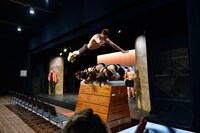 「energy～笑う筋肉～」の概要発表会見の様子。