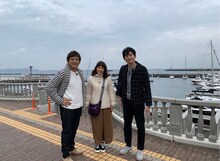 博多華丸・大吉と鈴木杏樹（中央）。(c)テレビ東京