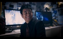 ポルカドットスティングレイ「ヒミツ」のMVに出演するよゐこ有野。