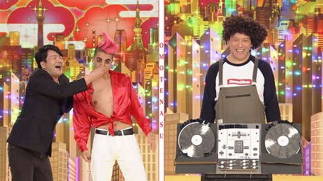 2700（左）とCOWCOW善し（右）。(c)NHK