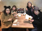 左から海原やすよ ともこ、見取り図。