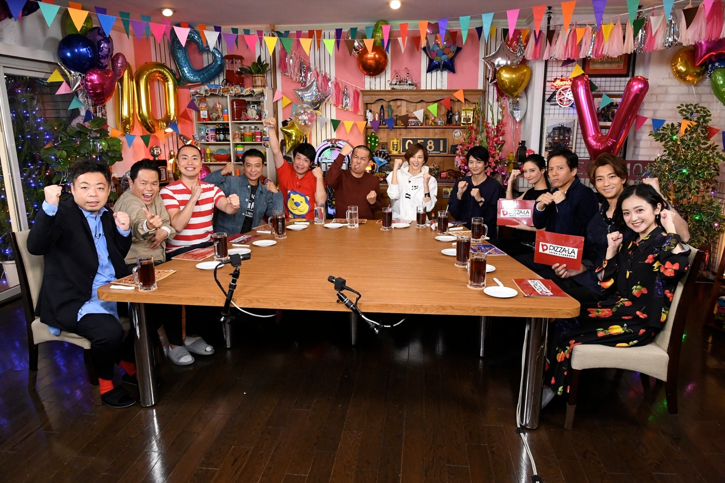 「帰れま10」に臨む（左から）ダイアン、ハナコ岡部、中山秀征、MCのタカアンドトシと俳優陣。(c)テレビ朝日