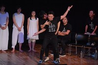 コンテンポラリーダンスに挑戦するジャングルポケットおたけと犬の心・押見。