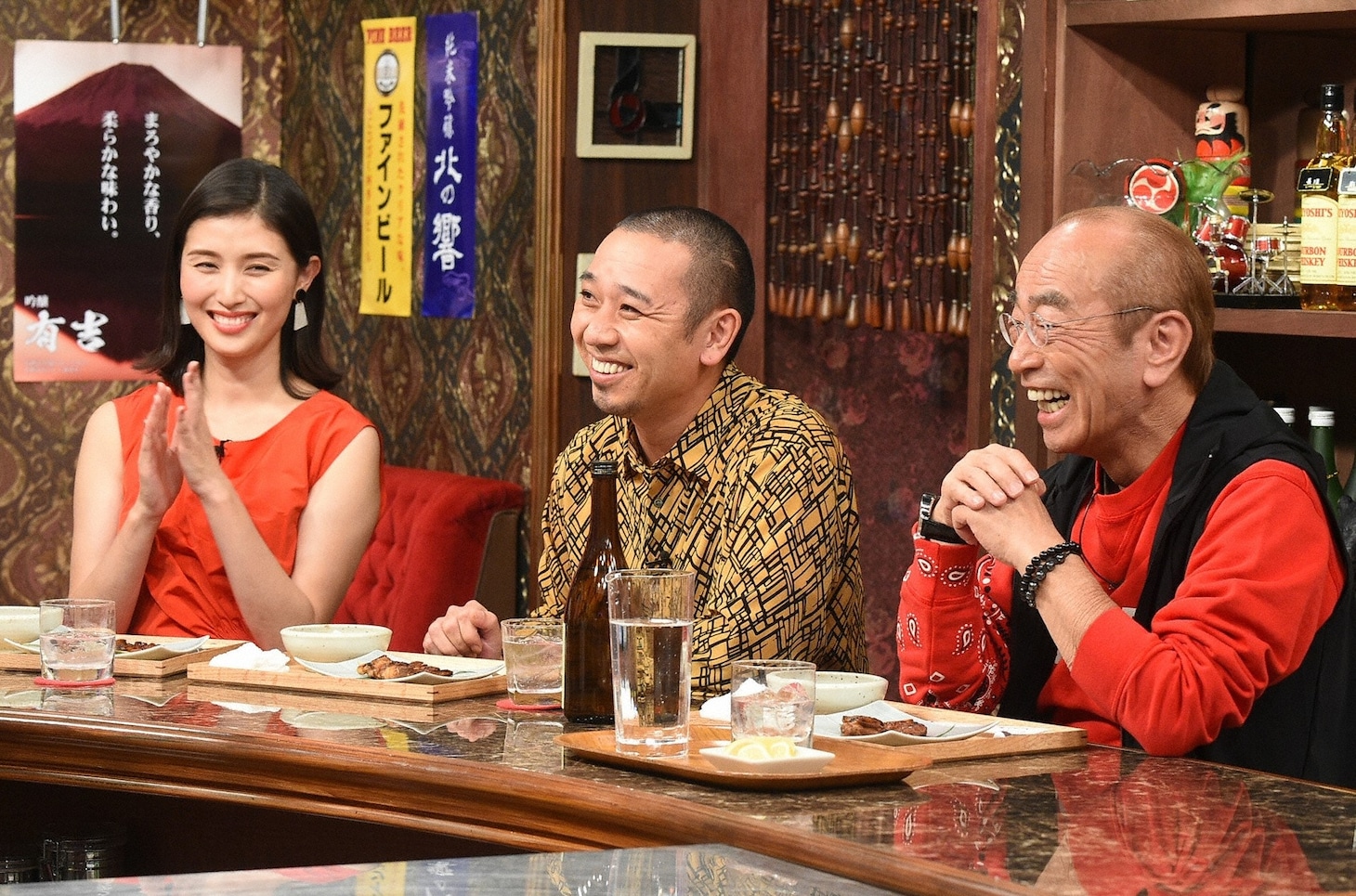 （左から）橋本マナミ、千鳥・大悟、志村けん。(c)関西テレビ
