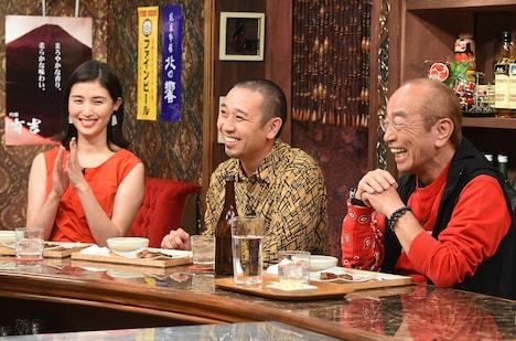（左から）橋本マナミ、千鳥・大悟、志村けん。(c)関西テレビ