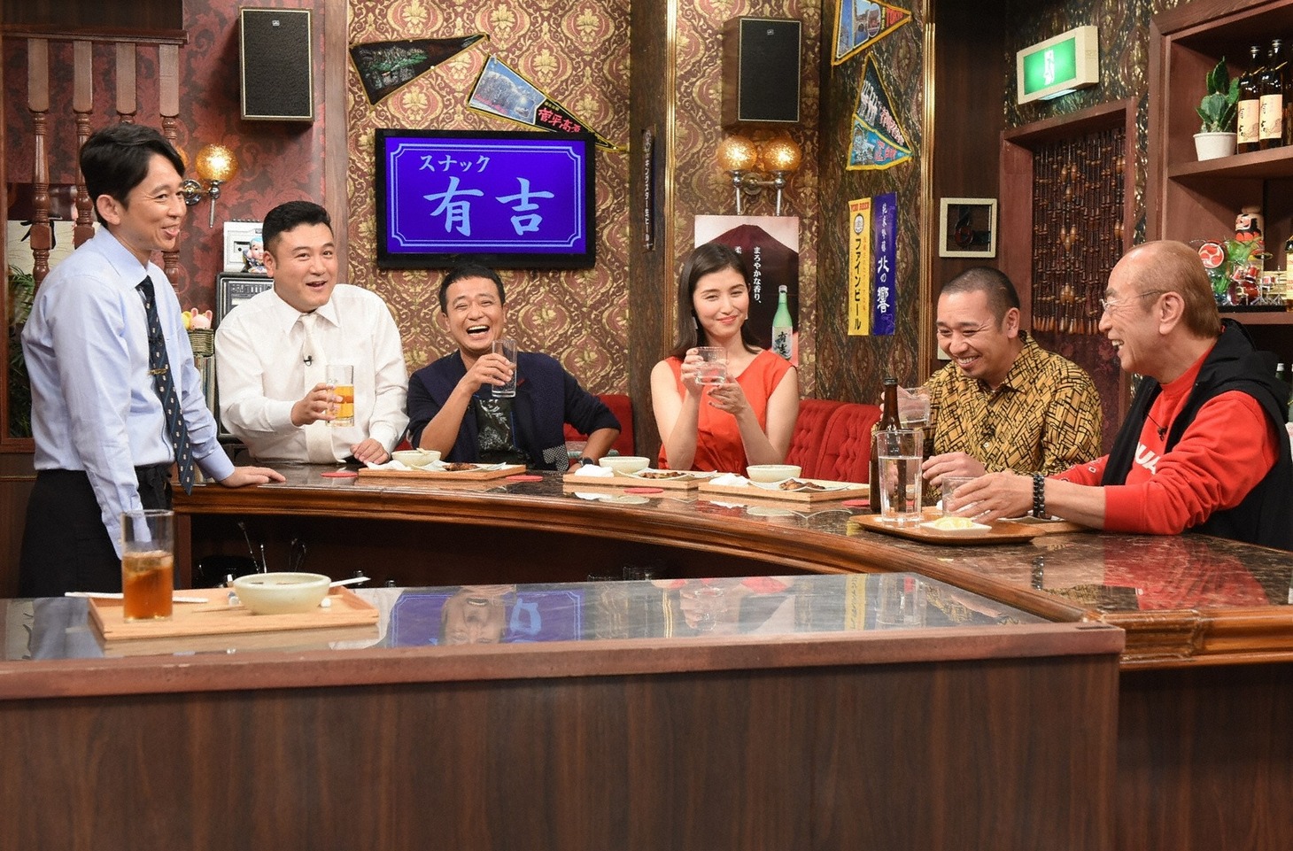 「有吉弘行のダレトク!?」の「スナック有吉」のワンシーン。(c)関西テレビ