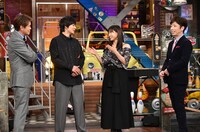 左からヒロミ、北村匠海、土屋太鳳、フットボールアワー後藤。(c)日本テレビ
