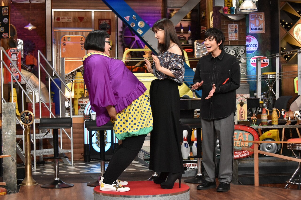 メイプル安藤、わんぱく相撲経験者・土屋太鳳と手押し相撲対決「ウチのガヤ」