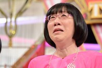 涙ぐむ阿佐ヶ谷姉妹・江里子。
