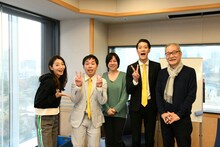 左から月曜パートナーの眞鍋かをり、霜降り明星せいや、倉田真由美、霜降り明星・粗品、大竹まこと。