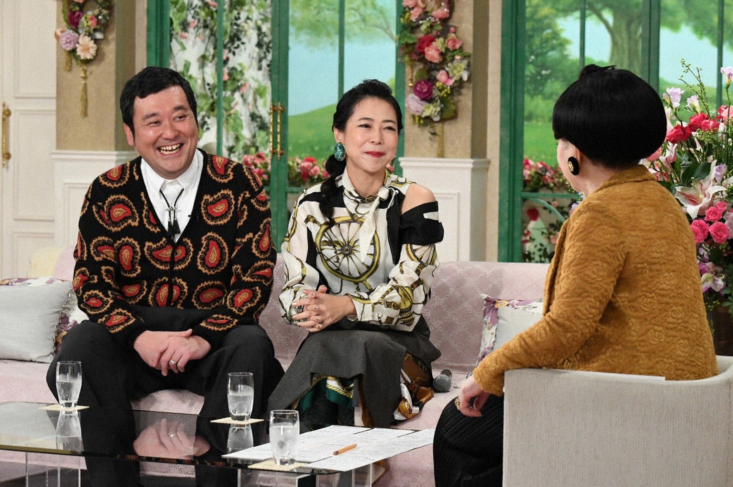 「徹子の部屋」に出演する（左から）グランジ大、椿鬼奴。(c)テレビ朝日