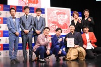 「2018年『歳の印』捺印式」に出席した（左から）タケト、ジャルジャル、和牛、チョコレートプラネット、ガリットチュウ。
