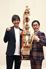 「月笑 2018」で優勝したアイデンティティ。