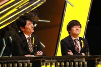 （左から）博多大吉、バカリズム。(c)フジテレビ