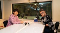 星野源（左）と長岡亮介（右）。