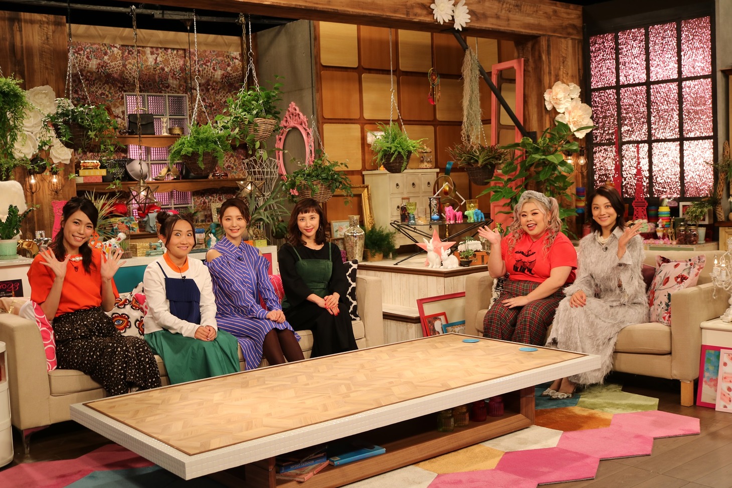 「東京23区ハマる女たち」出演者たち。(c)テレビ朝日