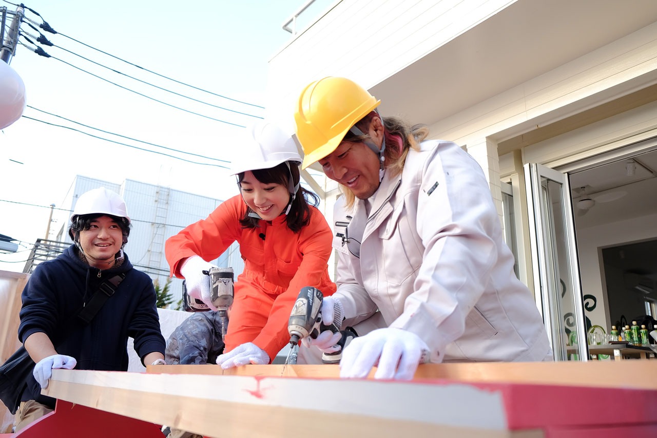 「ここDIYしたヤツ天才かよ」のワンシーン。(c)MBS